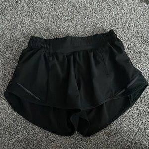 Lululemon Low-Rise Hotty Hots 2.5 inches | Size 4 | Black